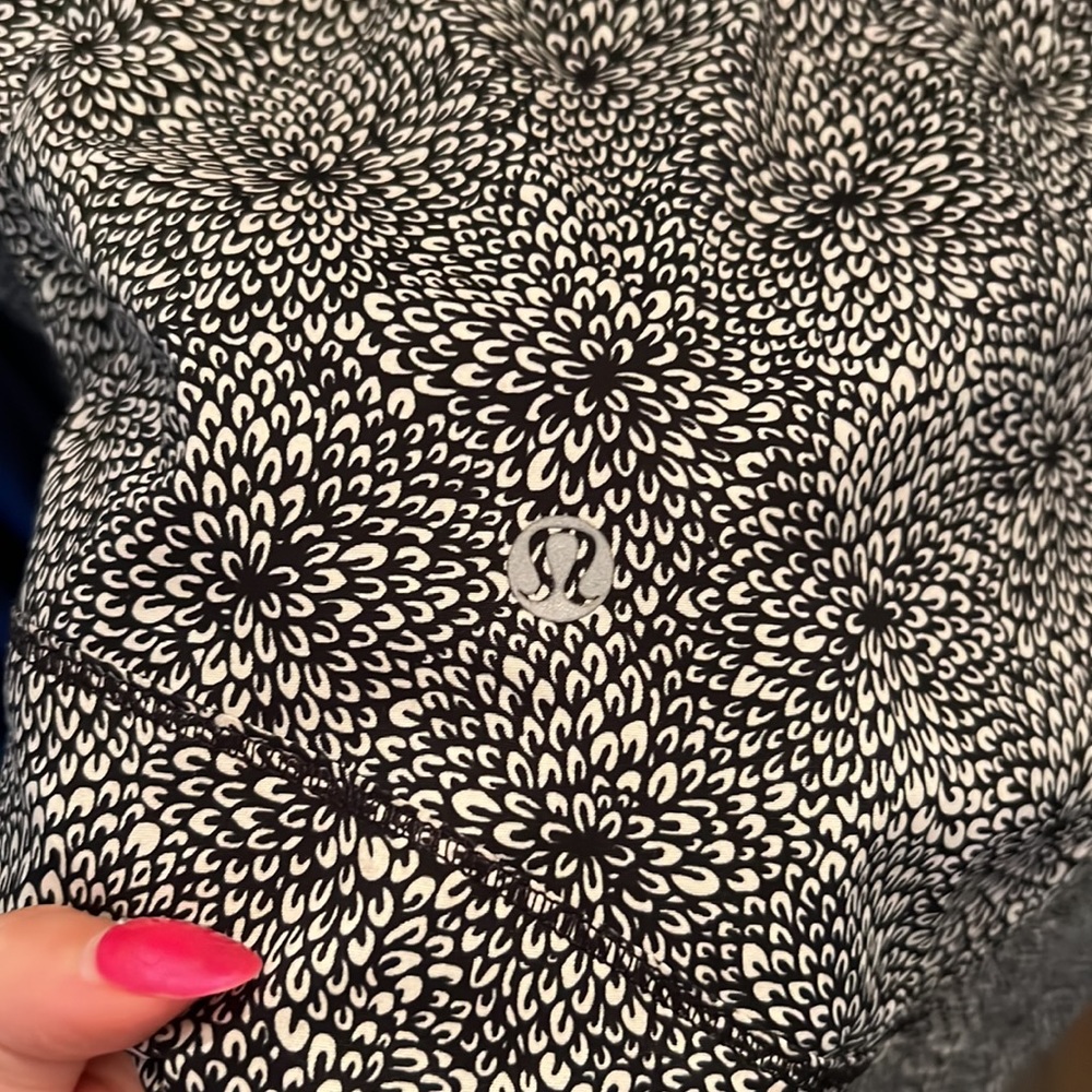 Lululemon Jacket - Picture 7 of 8